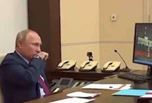 Momentul în care Vladimir Putin tușește de mai multe ori în timpul unui discurs. Reacția rușilor