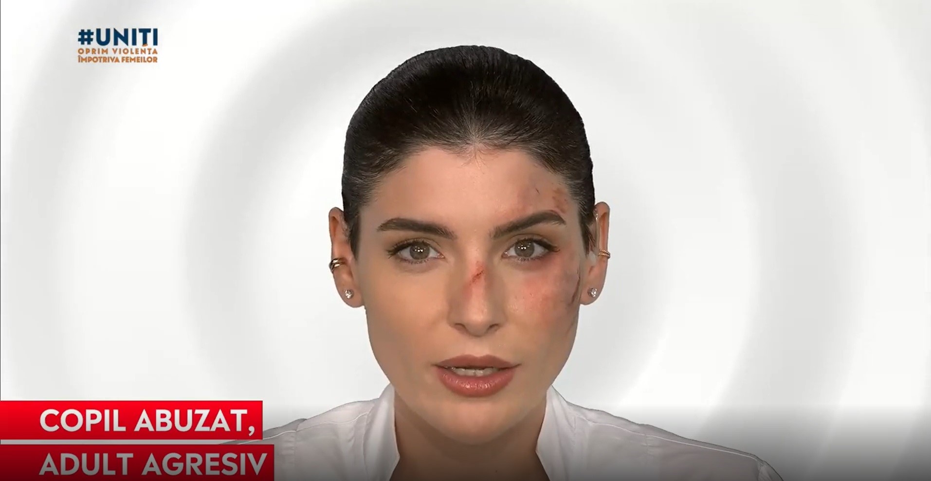 Pe lângă femei, în calea furiei bărbaților sunt și copiii. Din două palme, una îi e destinată celui mic