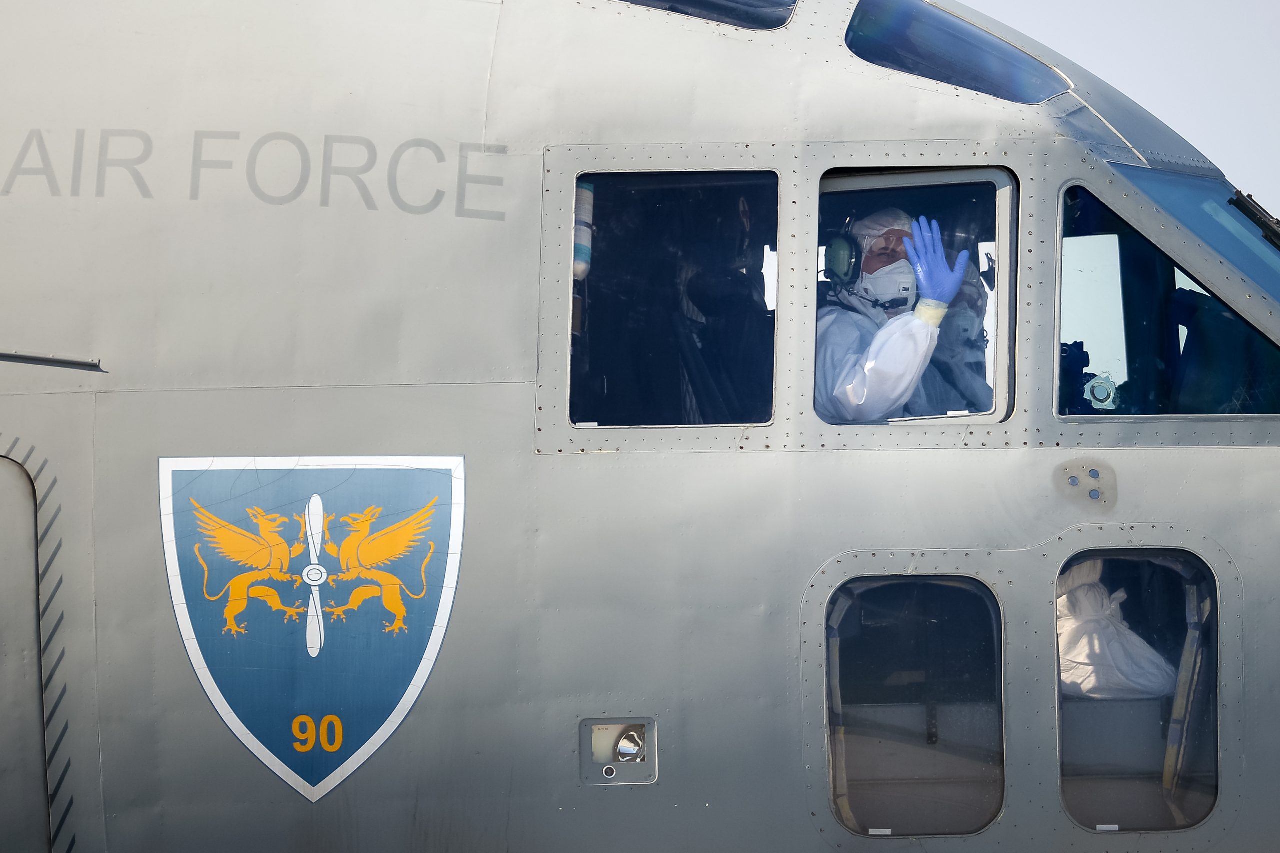 Situație critică în București – nu mai sunt locuri la ATI. Pacienții din Capitală sunt transferați în alte orașe din țară