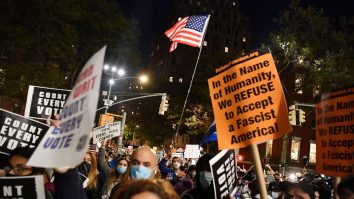 Ambasadorul Adrian Cioroianu, despre marele meci al alegerilor din SUA: „Oamenii te admiră dacă ai mulți bani, dar nu te mai consideră de-al lor“