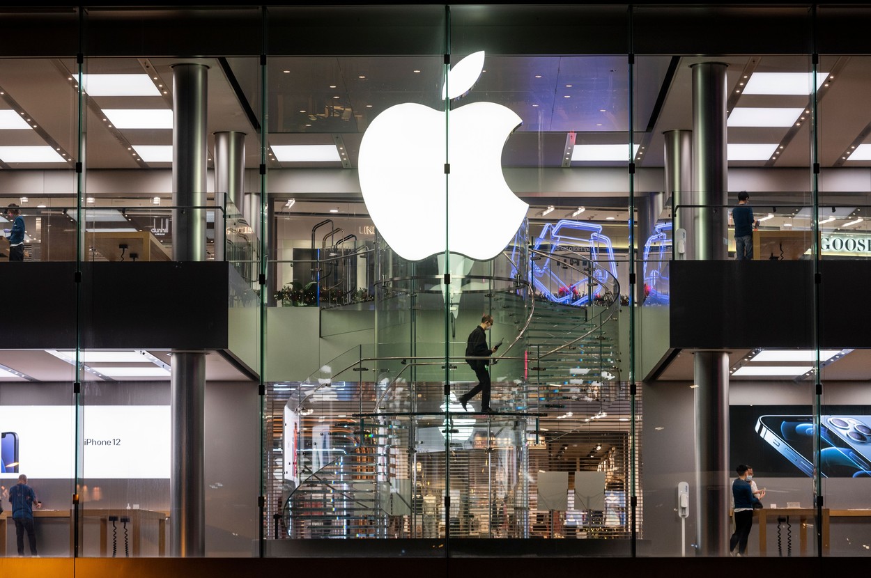 Apple plăteşte o sumă uriaşă pentru a scăpa de scandalul „Batterygate”