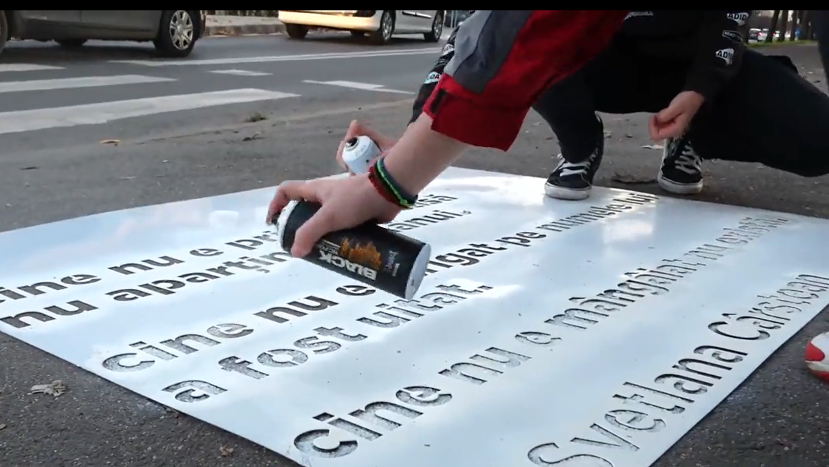 În Timișoara, poezia se învață din mers. Intersecții decorate cu versuri