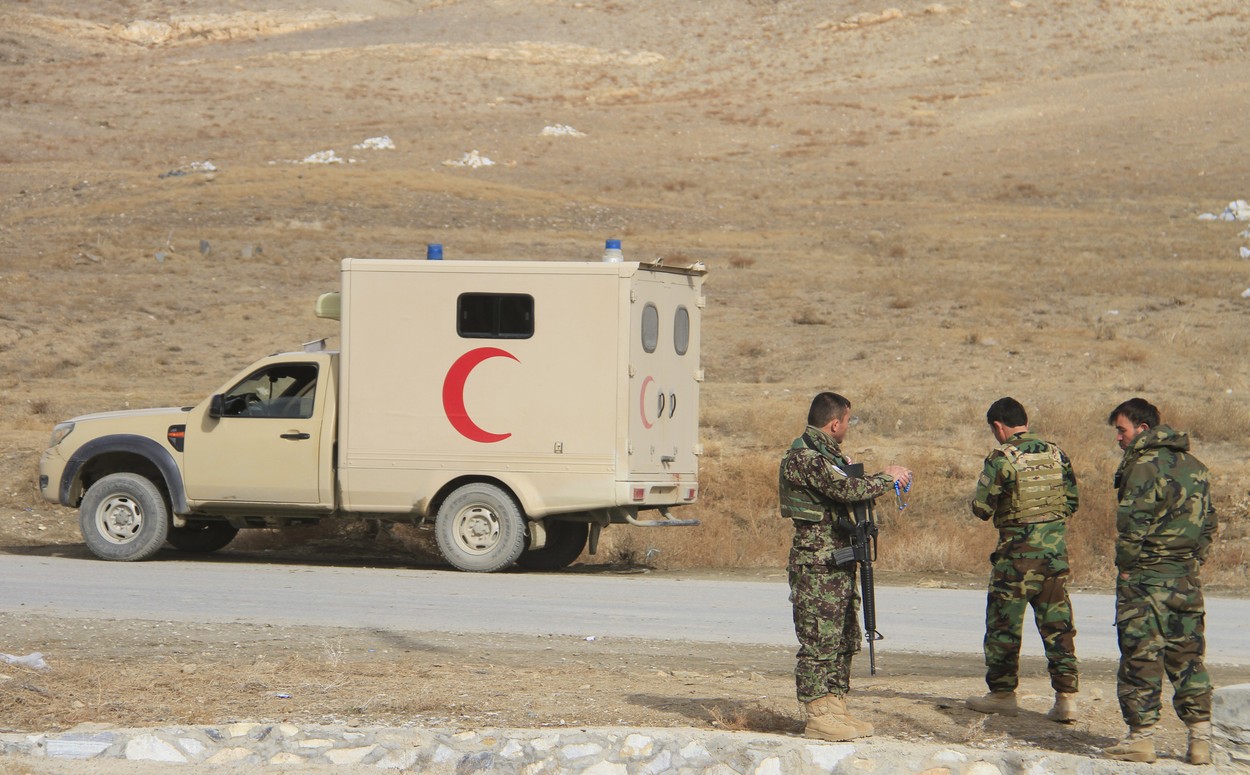 Atac cu maşină-capcană în Afganistan. Zeci de agenţi din forţele de securitate au fost ucişi