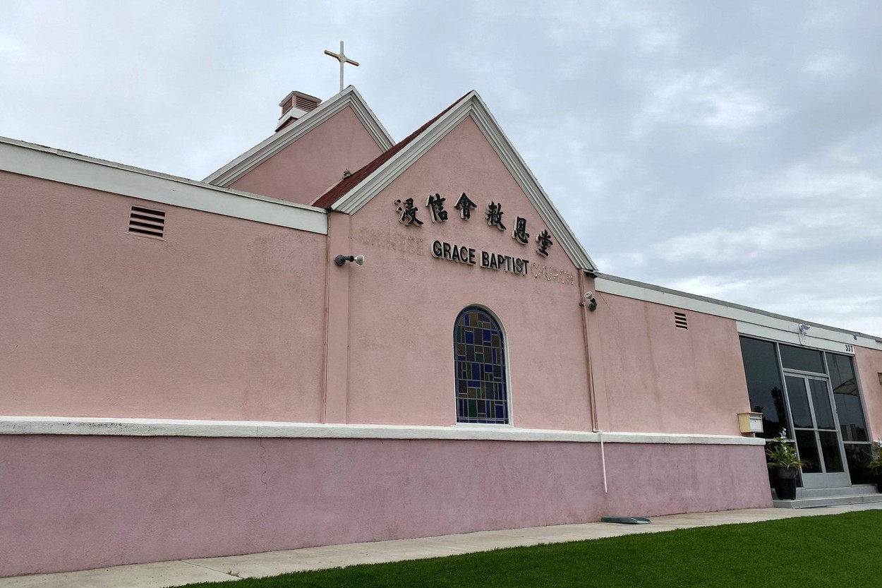 Două persoane au murit şi mai multe au fost rănite după un atac la o biserică din California