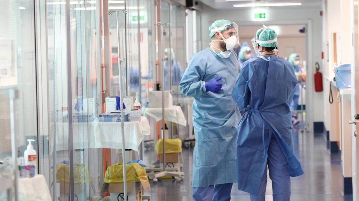 Tot mai mulţi pacienţi netestaţi şi cu forme severe de Covid ajung la ATI direct de acasă