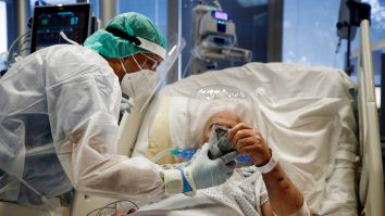 TIR-ul de ATI, ajuns în urmă cu doar câteva zile la Timișoara, s-a stricat. 8 pacienți în stare gravă au fost transferați de urgență