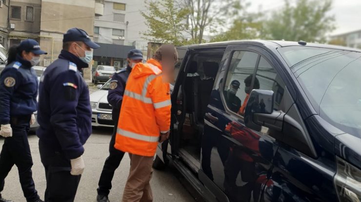 Un bărbat dat în urmărire națională a fost prins pentru că nu purta mască de protecție