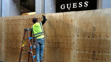 Magazine baricadate New York