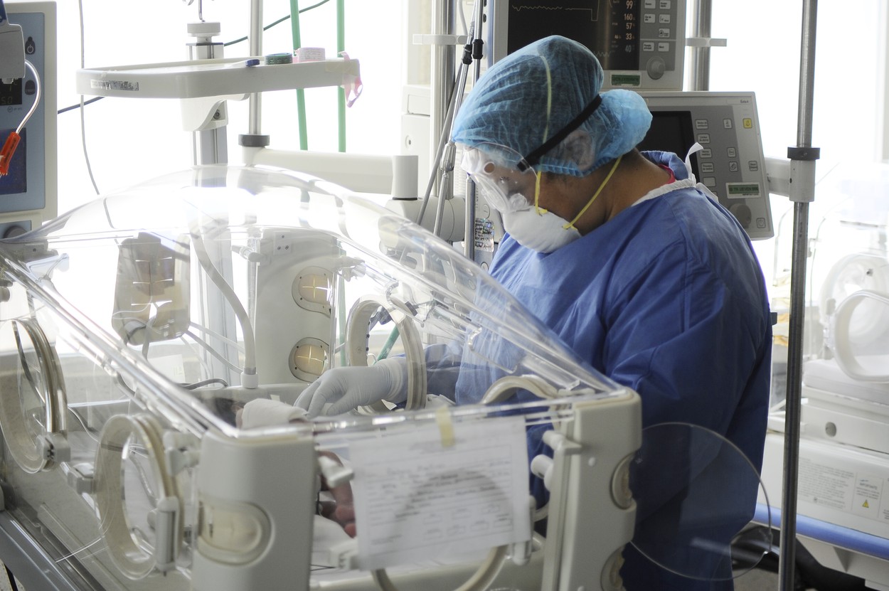 Un bebeluş s-a născut cu anticorpi pentru Covid. Explicaţia medicilor