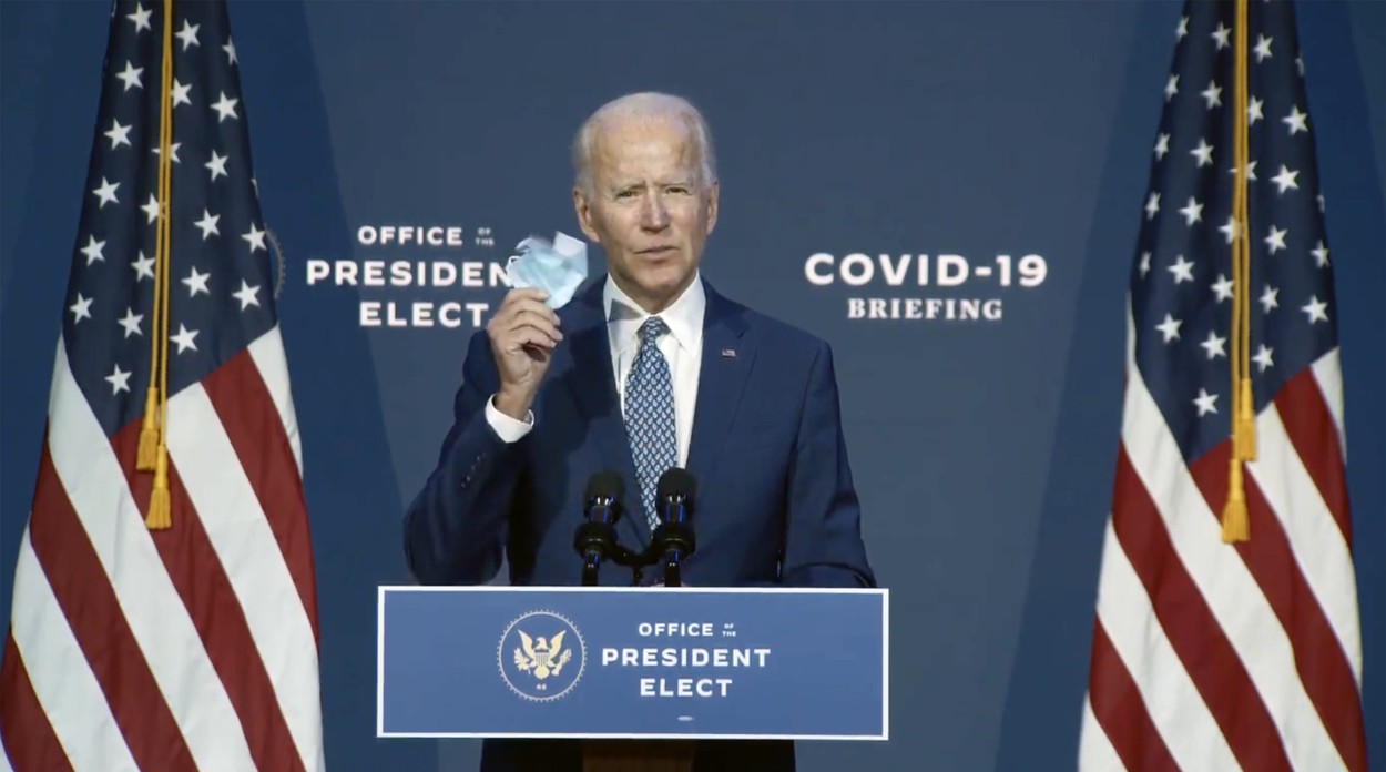 Joe Biden imploră populația Americii să poarte mască. Președintele ales al SUA își face echipă anti-Covid cu medici ignorați de Trump