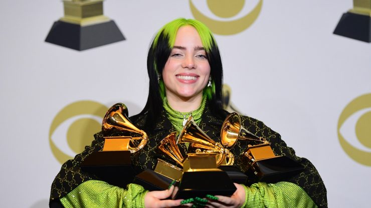 Billie Eilish răspunde criticilor privind stilul său vestimentar: „Feminitatea nu înseamnă slăbiciune”