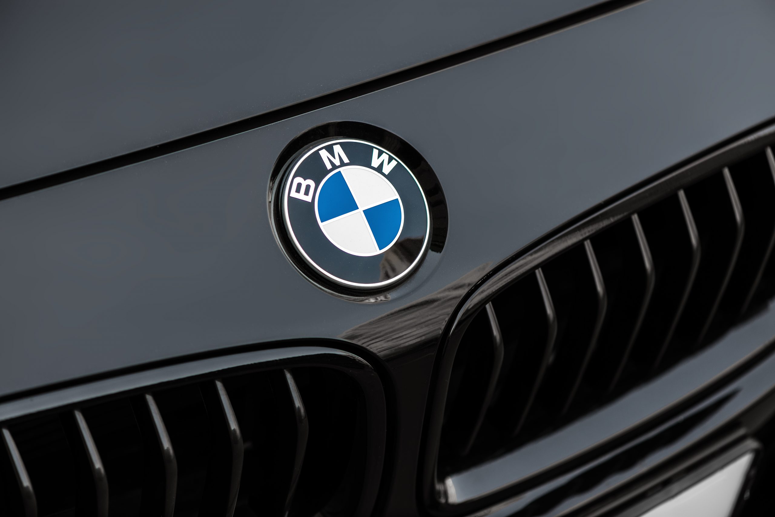 BMW lansează un nou SUV electric. Cât va costa iNext