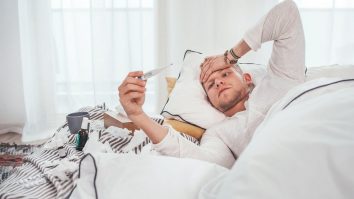 La ce să fii atent când te tratezi acasă de Covid-19. Medicul Adrian Marinescu îți spune ce trebuie să faci