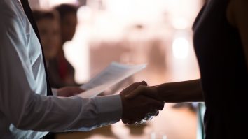 În plină criză statul român are mai mult de 1,24 de milioane de angajaţi. La cât au ajuns cheltuielile cu personalul