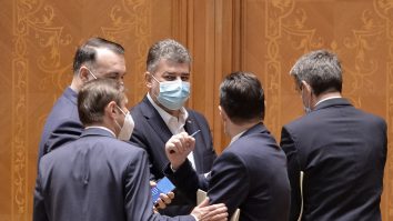 Deputații USR, PMP, dar și PNL s-au abținut să voteze redeschiderea piețelor