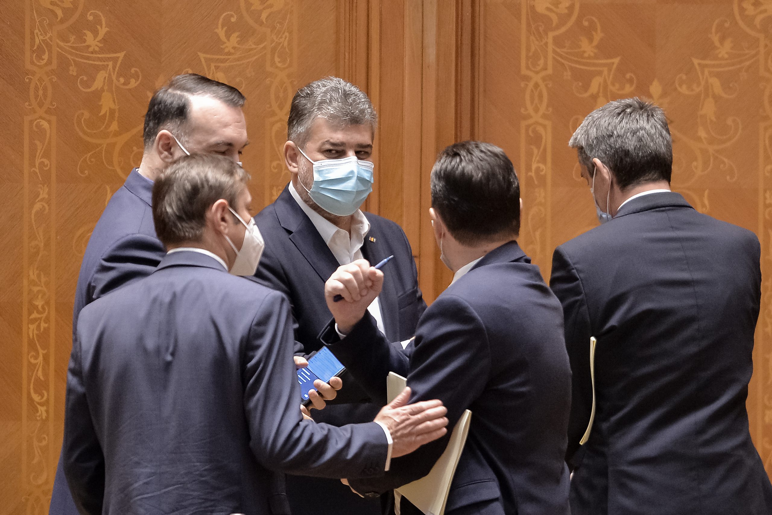 Cum au transformat demnitarii în bâlci subiectul redeschiderii piețelor votat în Camera Deputaților