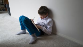 De luni, gata cu școala obișnuită. Elevii și părinții sunt revoltați