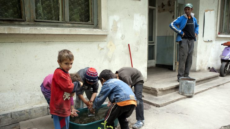 Cifre îngrijorătoare: Unul din zece copii se duce la culcare flămând