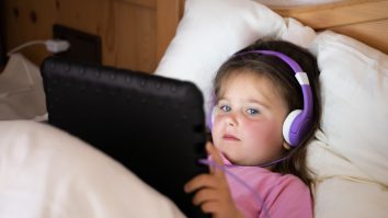 Părinții pot răsufla liniștiți. Platforma prin care pot controla ce informații accesează copilul pe internet