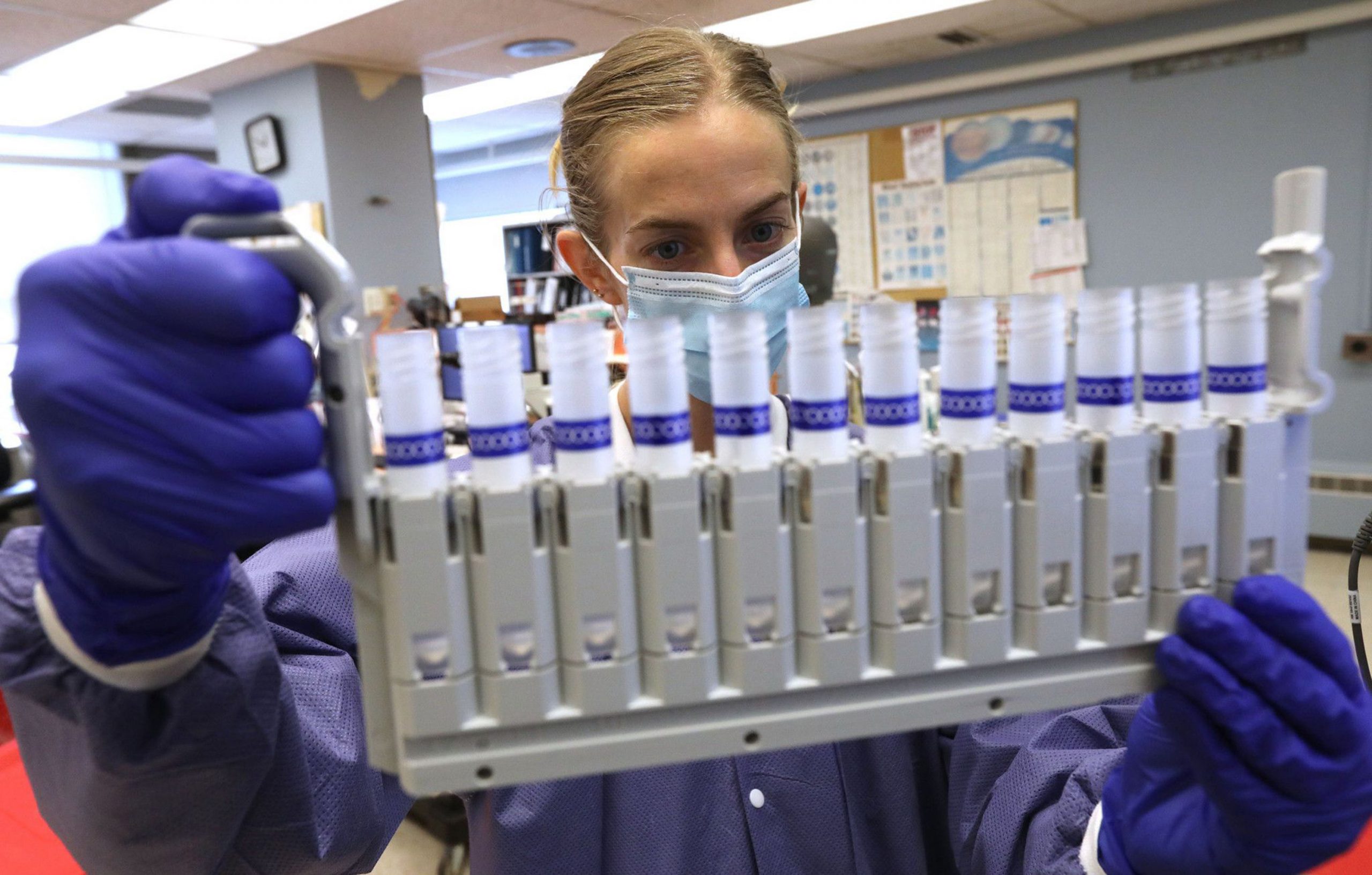 Nou record în SUA. Peste 120.000 de cazuri noi de COVID-19 în 24 de ore.  Aproape de 10 milioane de infectări