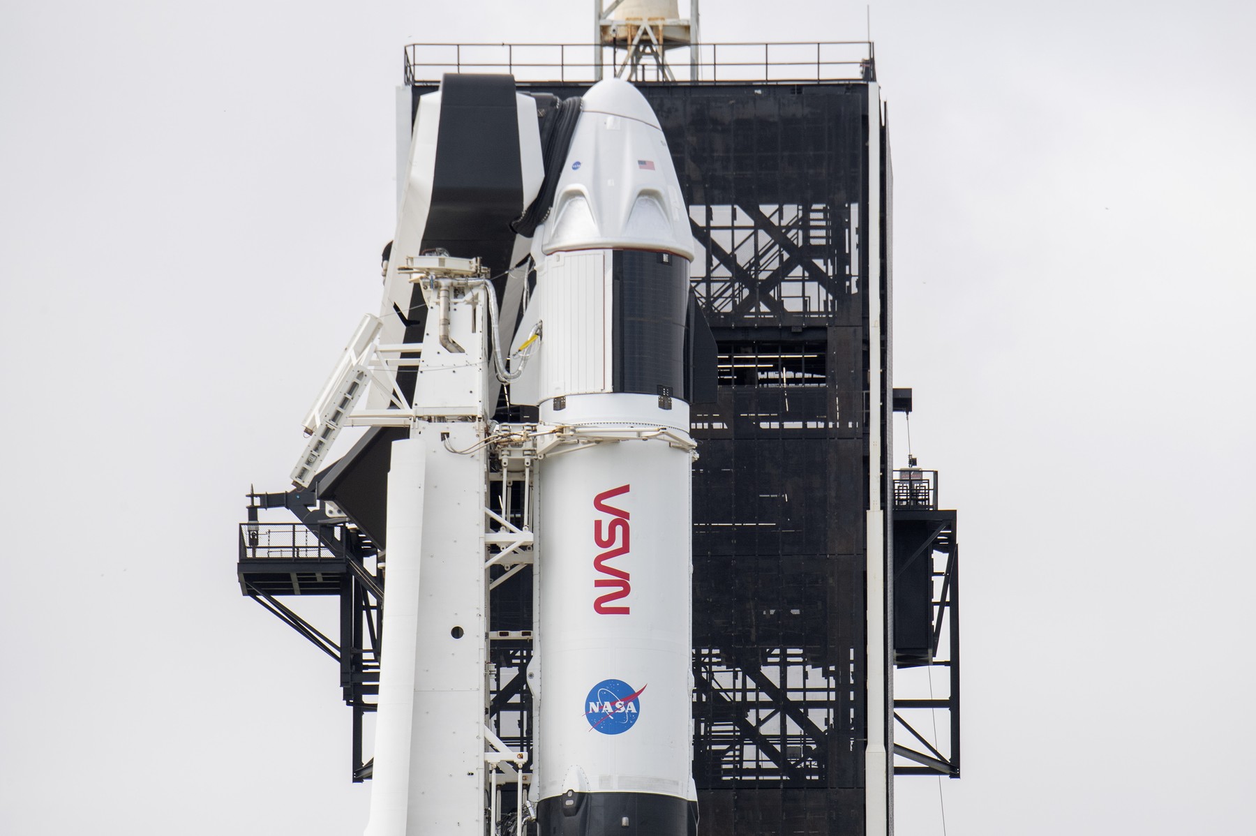 NASA a amânat lansarea Crew Dragon din cauza furtunii Eta. Evenimentul va fi transmis în direct pe YouTube