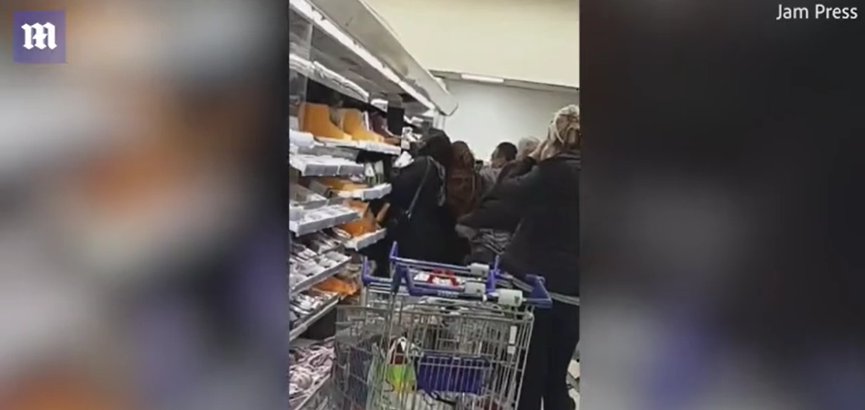 Panică în Marea Britanie. Cozi uriașe la magazine, pe măsură ce restricțiile se intensifică