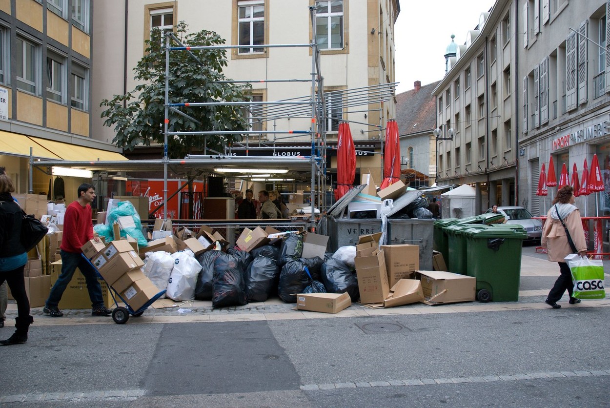 Spune adio cutiilor goale! A fost realizat primul serviciu de ambalare refolosibilă din România