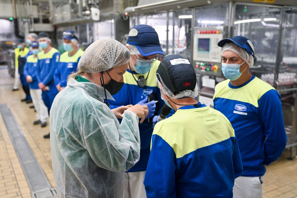 Danone renunță la 2.000 de angajați. Gigantul alimentar francez încearcă să reînvie profitul în plină pandemie