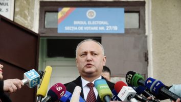 Igor Dodon simte că poate pierde alegerile: „Nu daţi porumbelul din mână pe coţofana de pe gard”