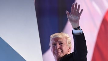 Donald Trump dă undă verde tranziției, dar nu-și recunoaște înfrângerea. Pe ce se bazează strategia lui