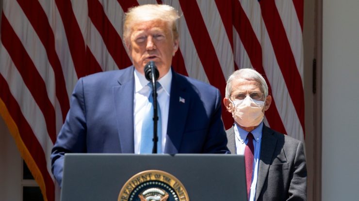 Fauci nu renunță la colaborarea cu Trump, deși cei doi s-au contrat de multe ori: „Rămân în banca mea. Nu sunt politician“