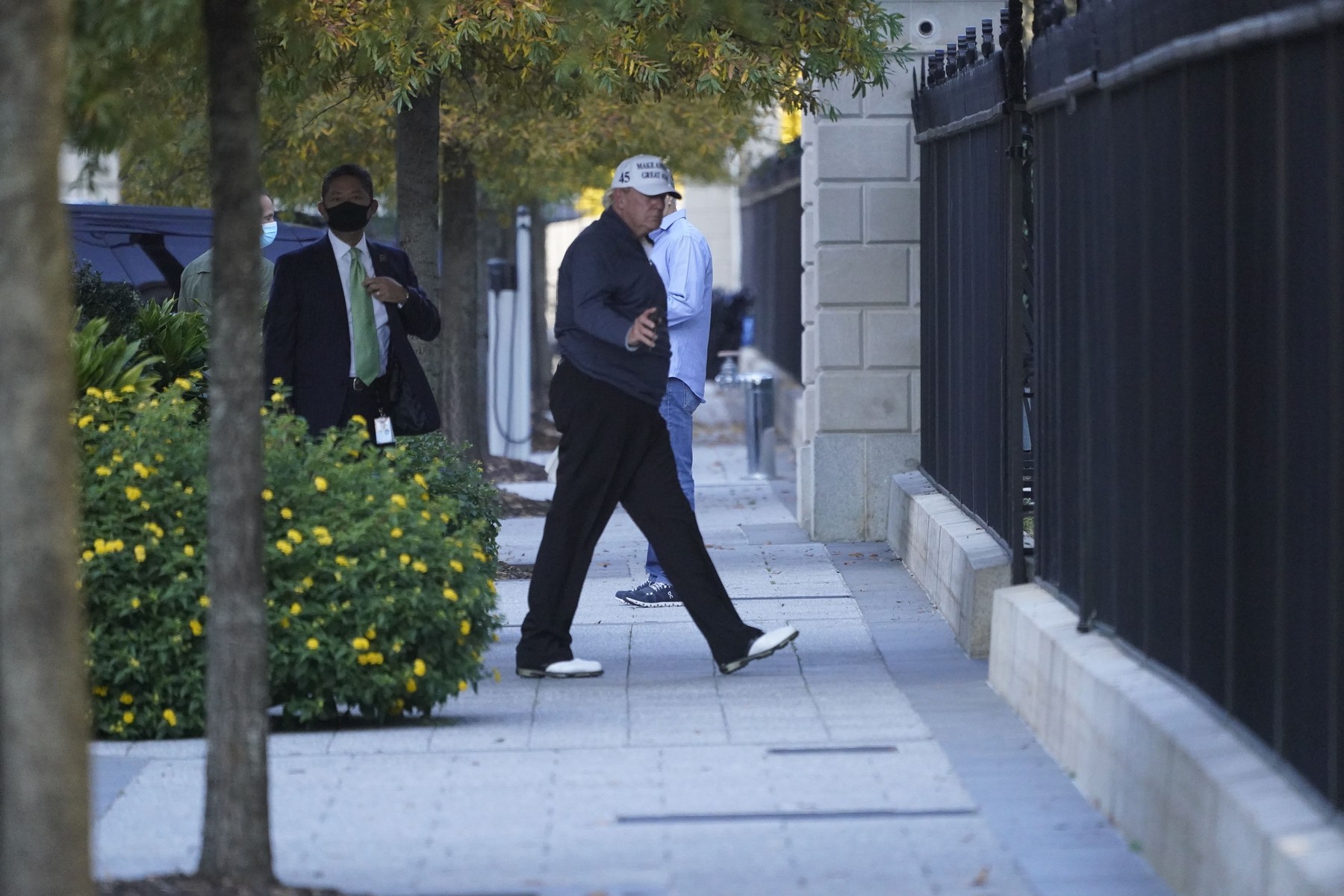 Ginerele și consilierul lui Trump îl sfătuiește să renunțe la alegeri