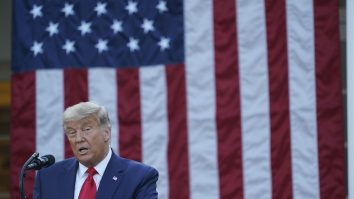 Donald Trump atacă Pfizer. Acuză compania că a amânat intenţionat anunţul privind progresul vaccinului după ziua alegerilor