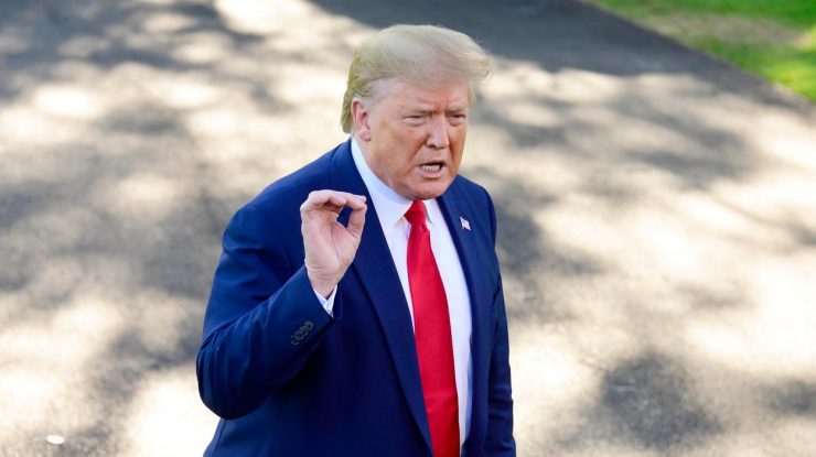 Un oficial de securitate cibernetică a fost concendiat pentru că l-a contrazis pe Trump