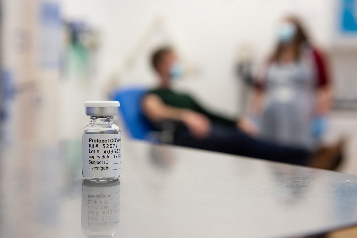 Politicienii lumii, în cursa pentru vaccinare: Trump e frustrat, Boris Johnson i-a pus pe toți pe jar, iar UE stă la coadă la speranță