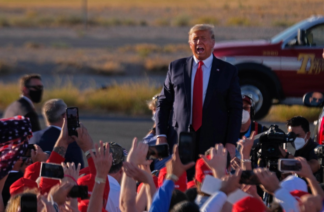 Lupta Trump versus Biden, câștigată de internet. Cele mai bune MEME-uri