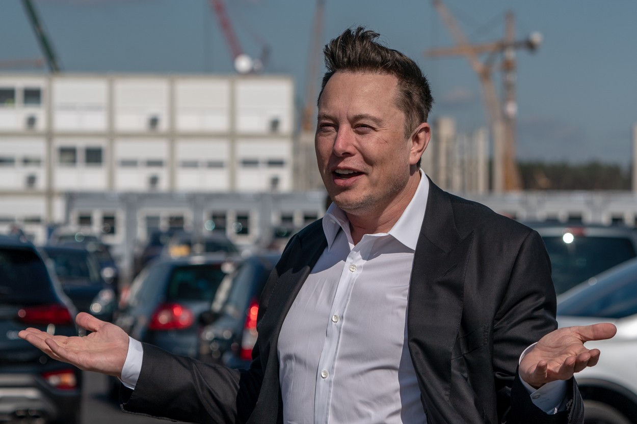 Elon Musk l-a depăşit pe Bill Gates şi a devenit al doilea cel mai bogat om din lume. Cu cât a crescut averea lui în 2020