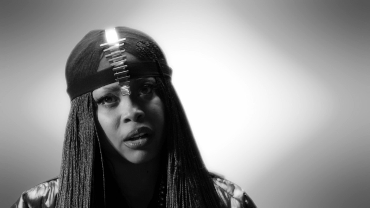 Artista Erykah Badu a dezvăluit rezultatul ciudat la un test Covid: o nară negativă, o nară pozitivă