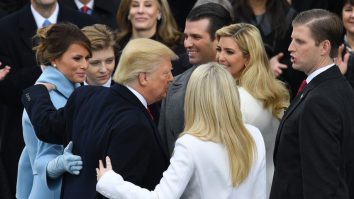 Motivul pentru care plecarea lui Trump din Casa Albă e complicată