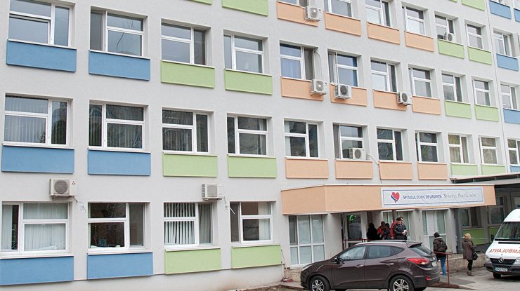 Situație disperată la un spital din București: 3 medici la ATI pentru 33 de paturi. „Ni se pune pumnul în gură: Munciți!”