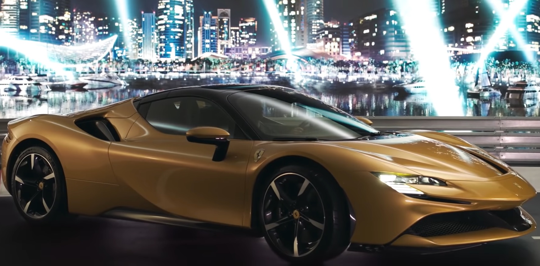 Ferrari SF90 Spider, primul hibrid decapotabil cu aproape 1000 de cai putere