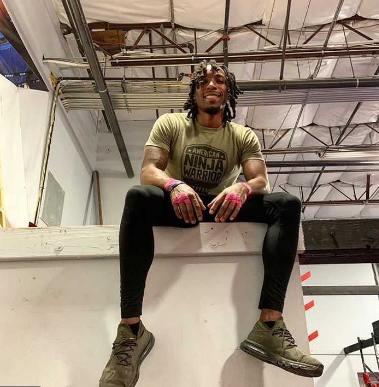 Un antrenor de fitness din Arizona face cele mai ciudate exerciții. A strâns rapid peste 300 de mii de like-uri pe TikTok