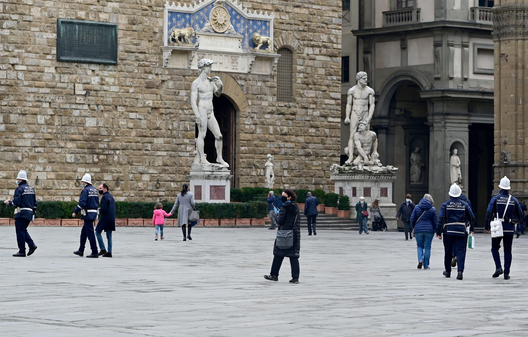 Italia înregistrează 41.000 de cazuri noi de coronavirus. Șase din cele 20 de regiuni se află în zona roșie