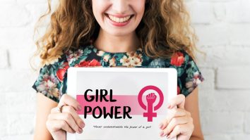 Dicționarele Oxford modifică definițiile cuvântului „femeie”. Motivele din spatele deciziei