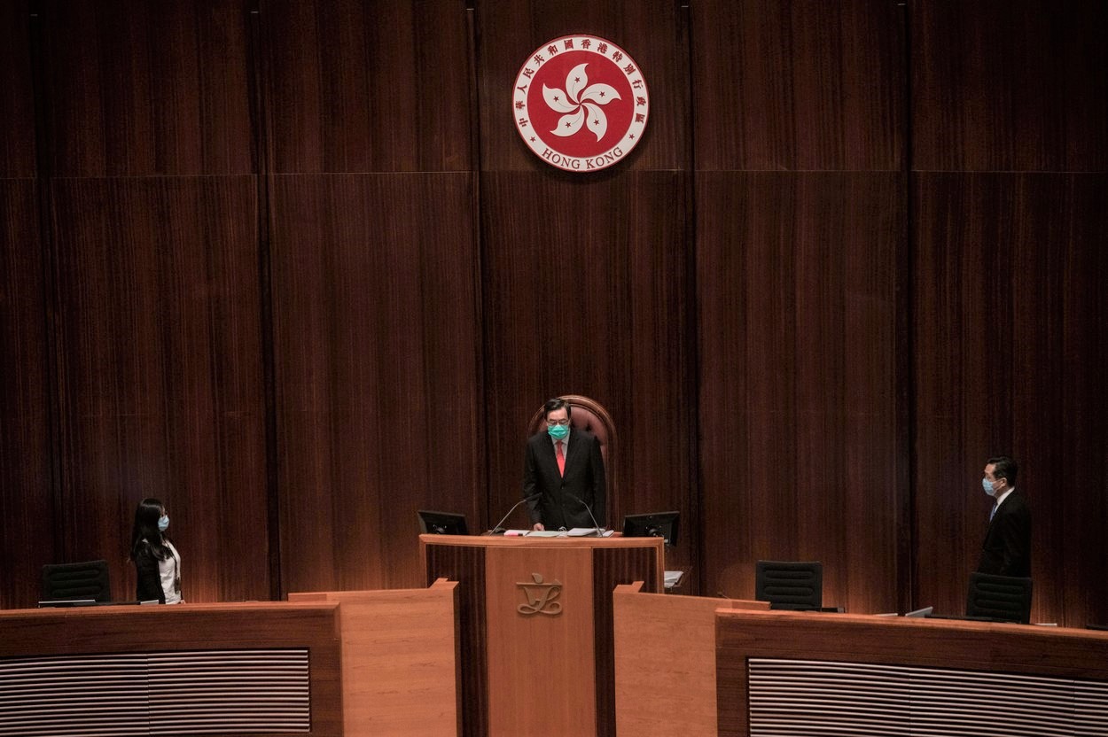 Trei foști parlamentari ai opoziției din Hong Kong au fost arestați. Ce acuzații le aduce Beijingul