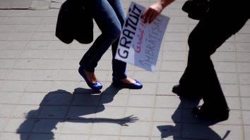 Belgia permite fiecărei persoane să aibă un „amic de alint” sau de „îmbrățișări” în lockdown