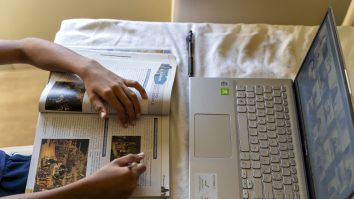 Cum se poate digitaliza educația la noi în țară? Răspunsurile experților