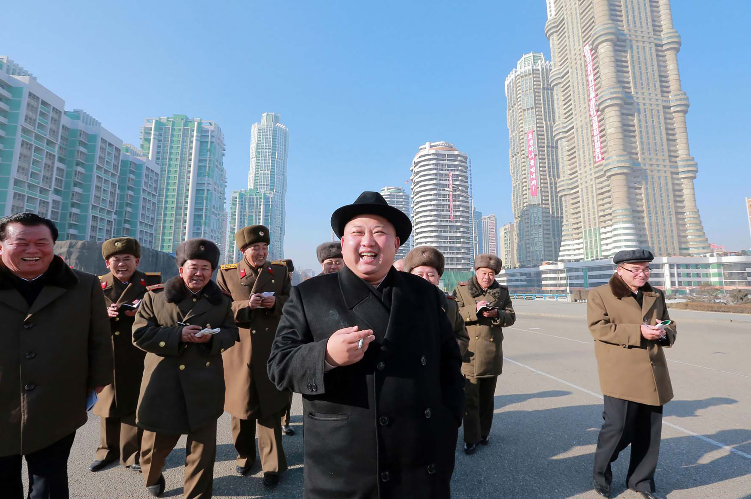 Kim Jong Un, interzis la fumat în spațiile publice. Nord-coreeni vor un „mediu de viață igienic”