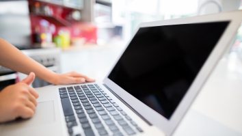 „Rabla pentru electrocasnice” începe în 15 decembrie. Câți bani primești ca să își schimbi laptopul