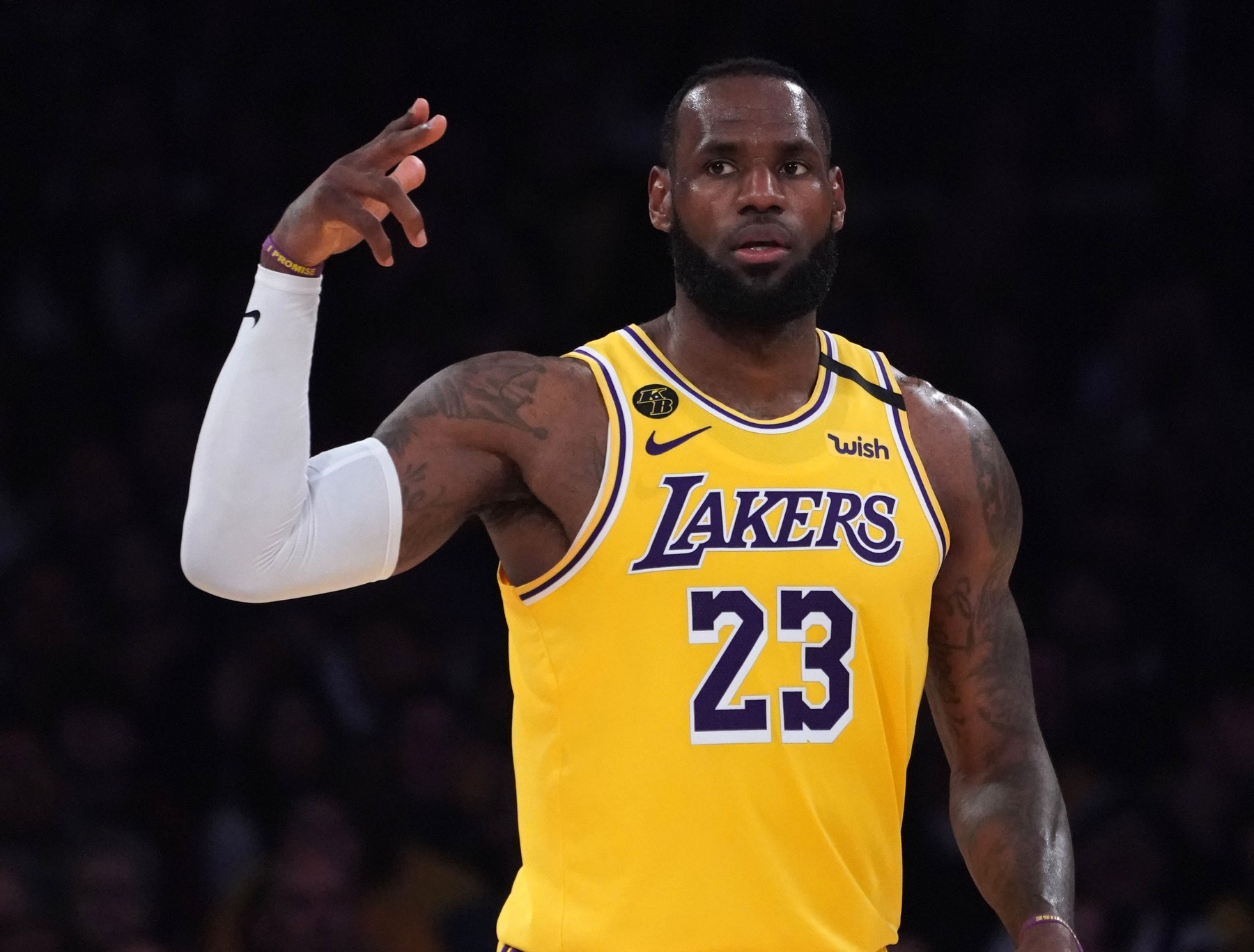 Cum se menţin în formă starurile din NBA, în vacanţă. LeBron James a sărit coarda cu fiica lui